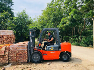 Tổng quan xe nâng dầu: Cấu tạo, ưu nhược điểm, cách sử dụng hiệu quả
